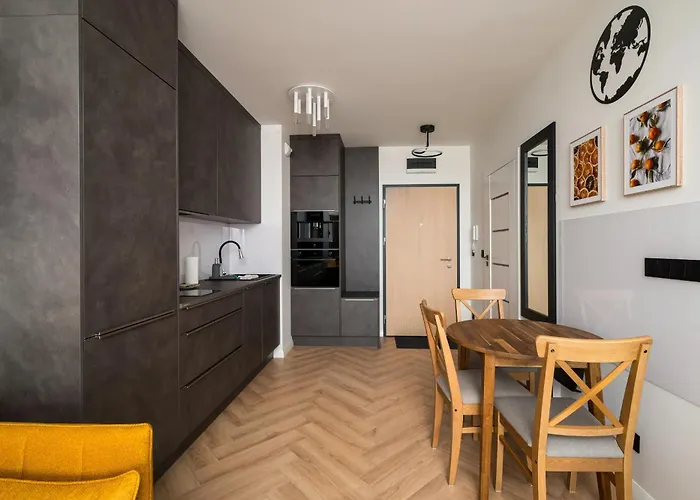 Premium Klobucka Airport *